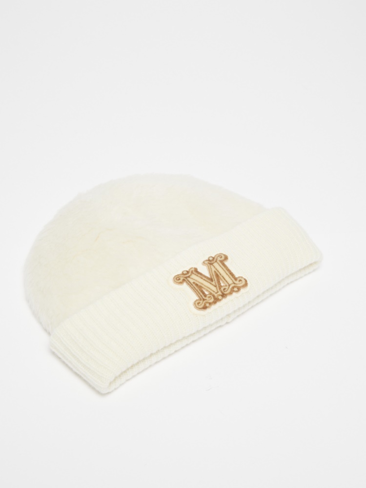 Teddy fabric cap with embroidery