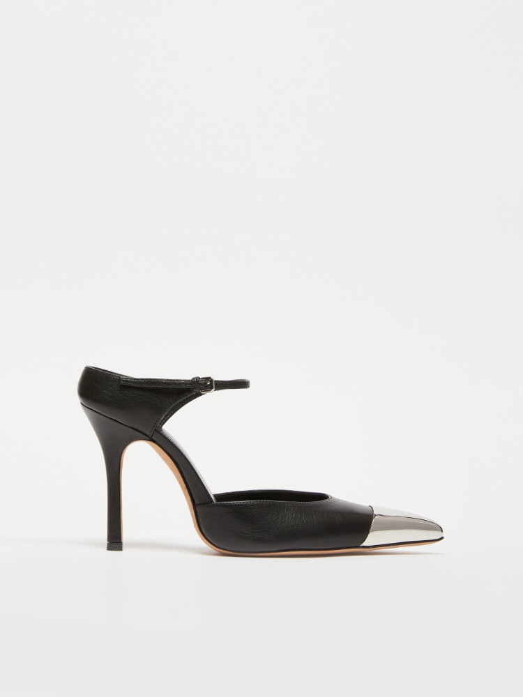 Metal-toe court shoes