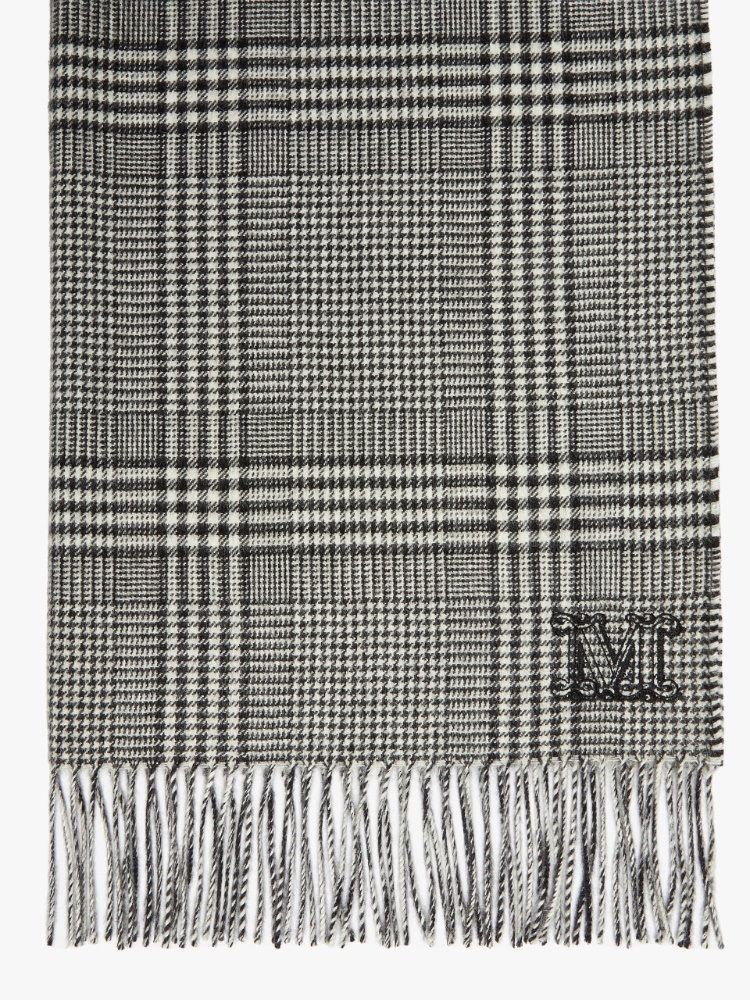 Jacquard baby alpaca stole with embroidery