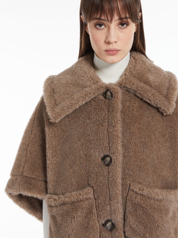 Teddy fabric boxy cape