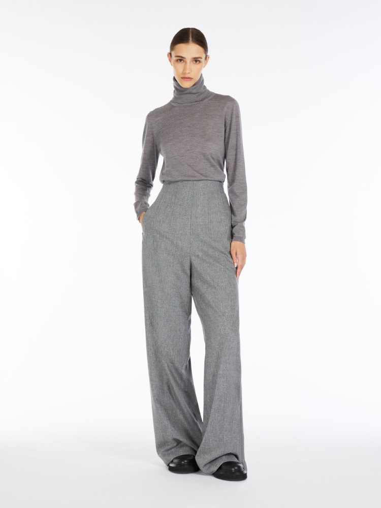 Lightweight wool turtleneck