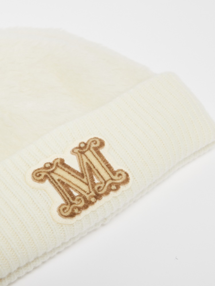 Teddy fabric cap with embroidery