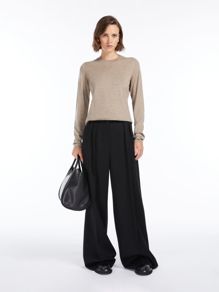 Lightweight cashmere jumper