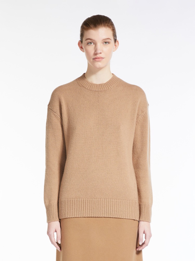 Oversized wool and cashmere sweater