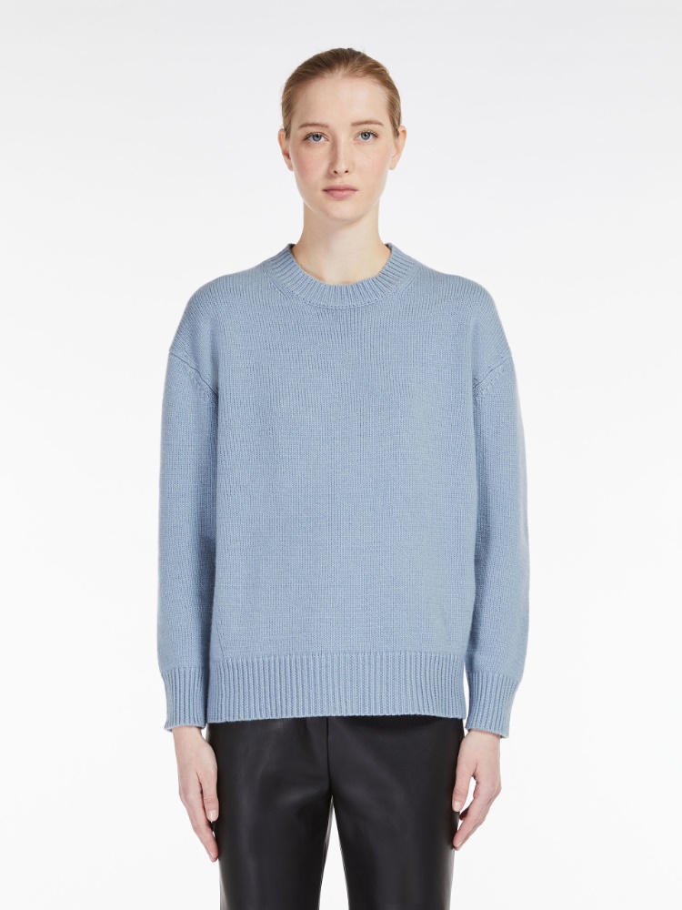 Oversized wool and cashmere sweater