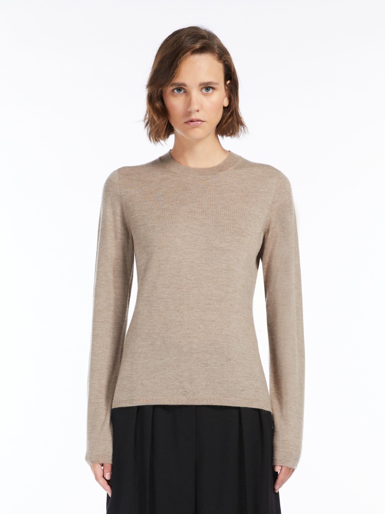 Lightweight cashmere jumper