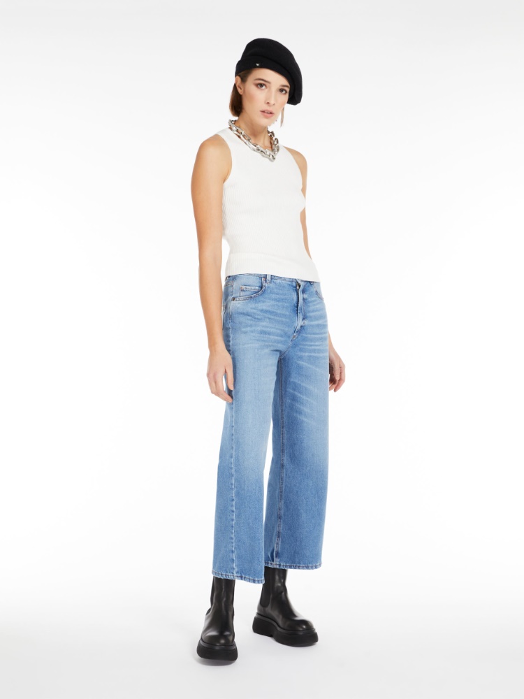 Loose-fit denim jeans