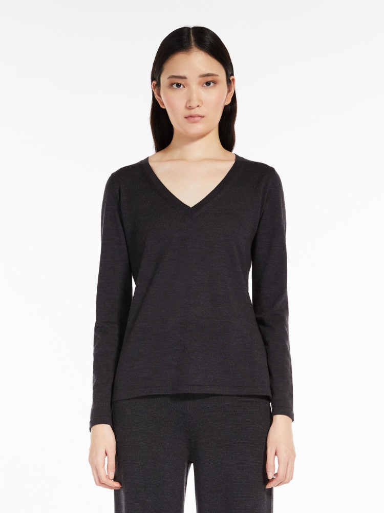 Wool knit V-neck jumper