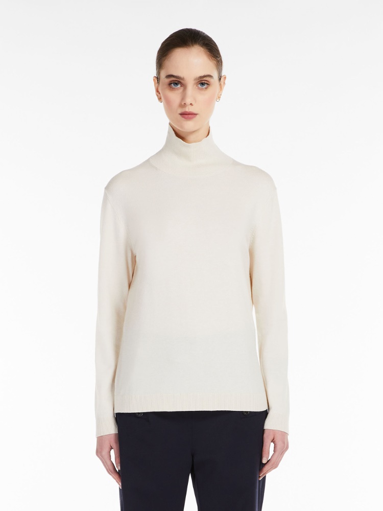 Silk and wool yarn sweater