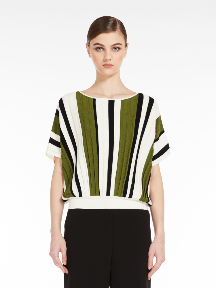 Pleated top in viscose yarn