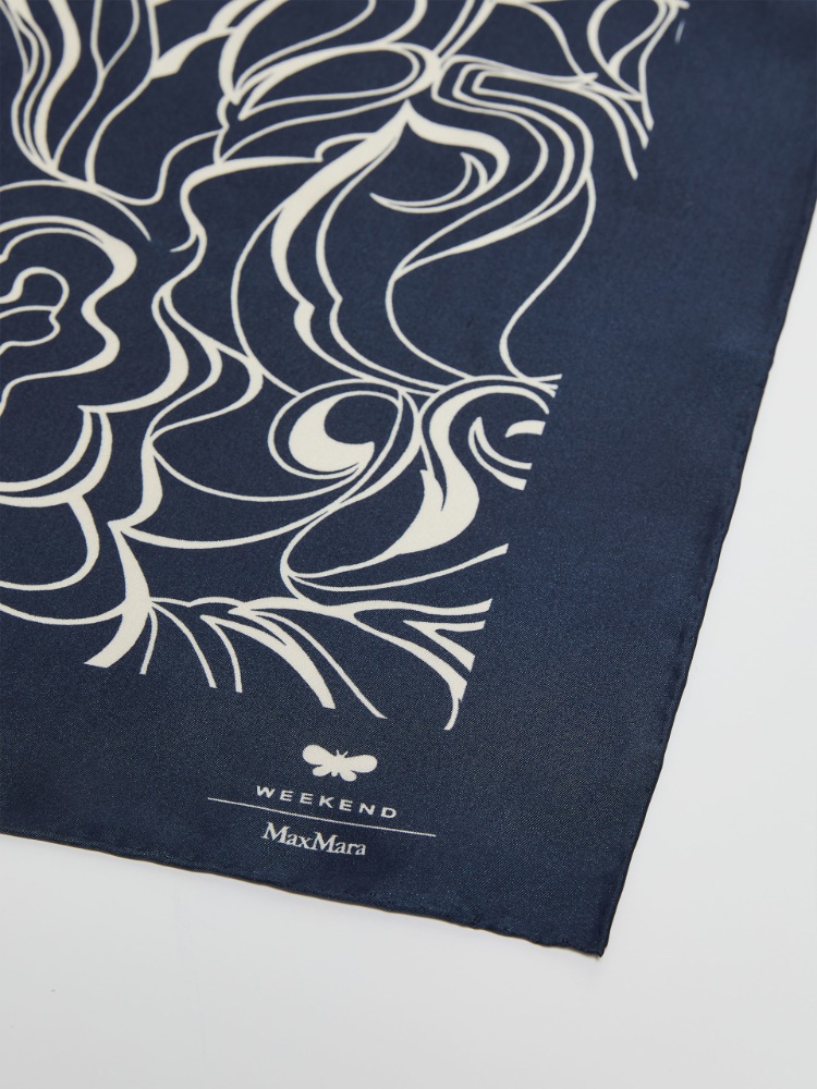 Scarf in printed silk twill
