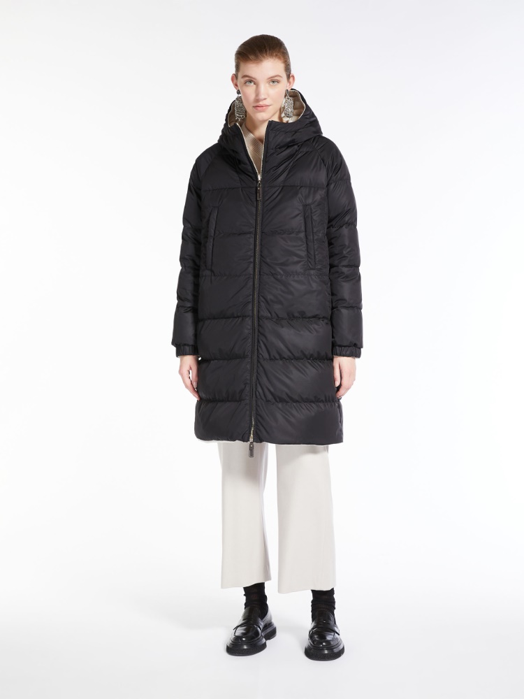 Reversible water-repellent nylon parka