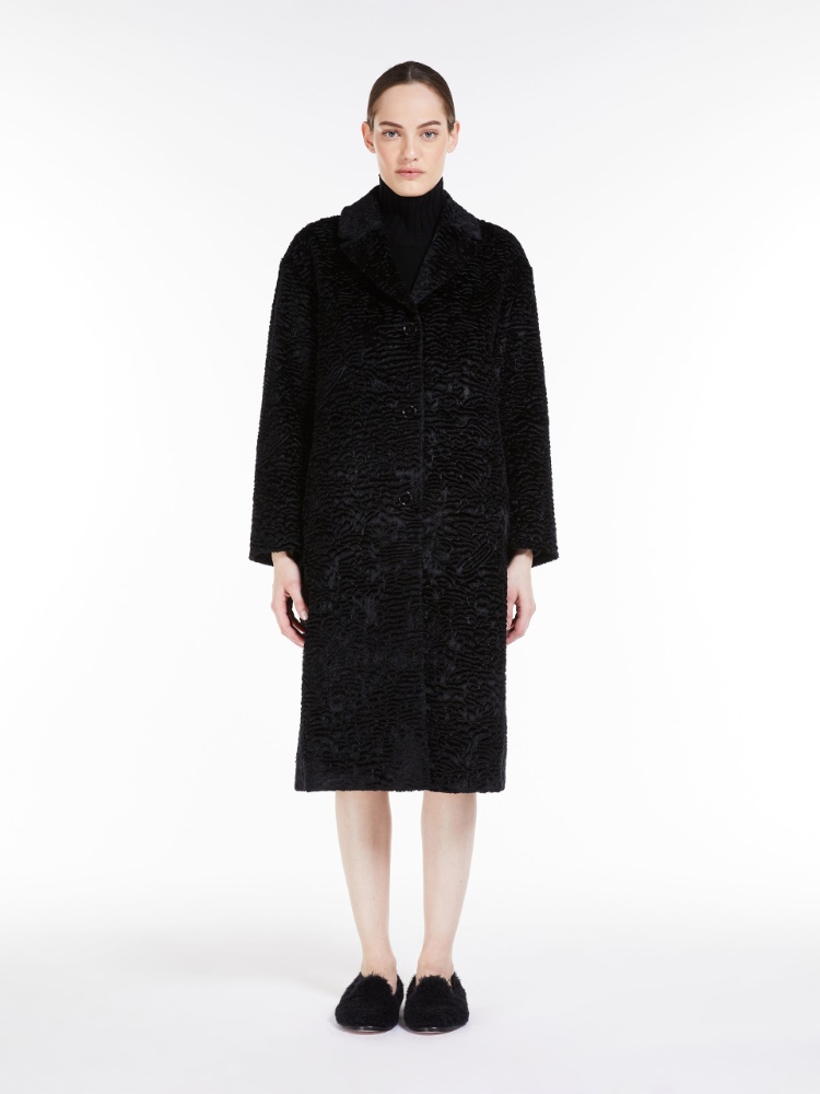 Fluffy-textured coat