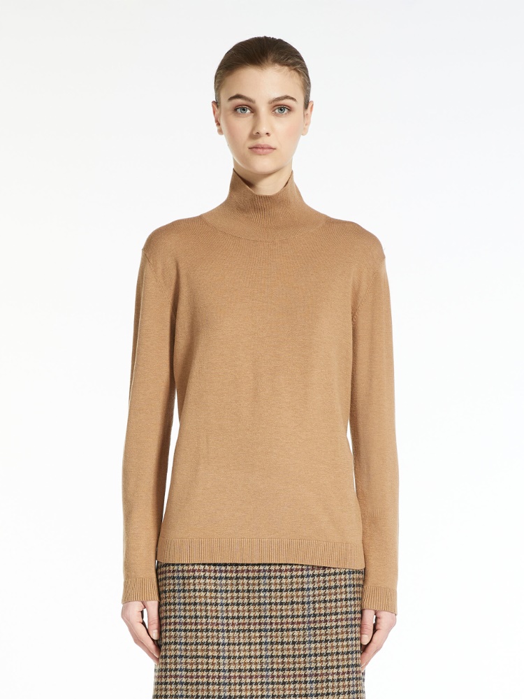 Silk and wool yarn sweater