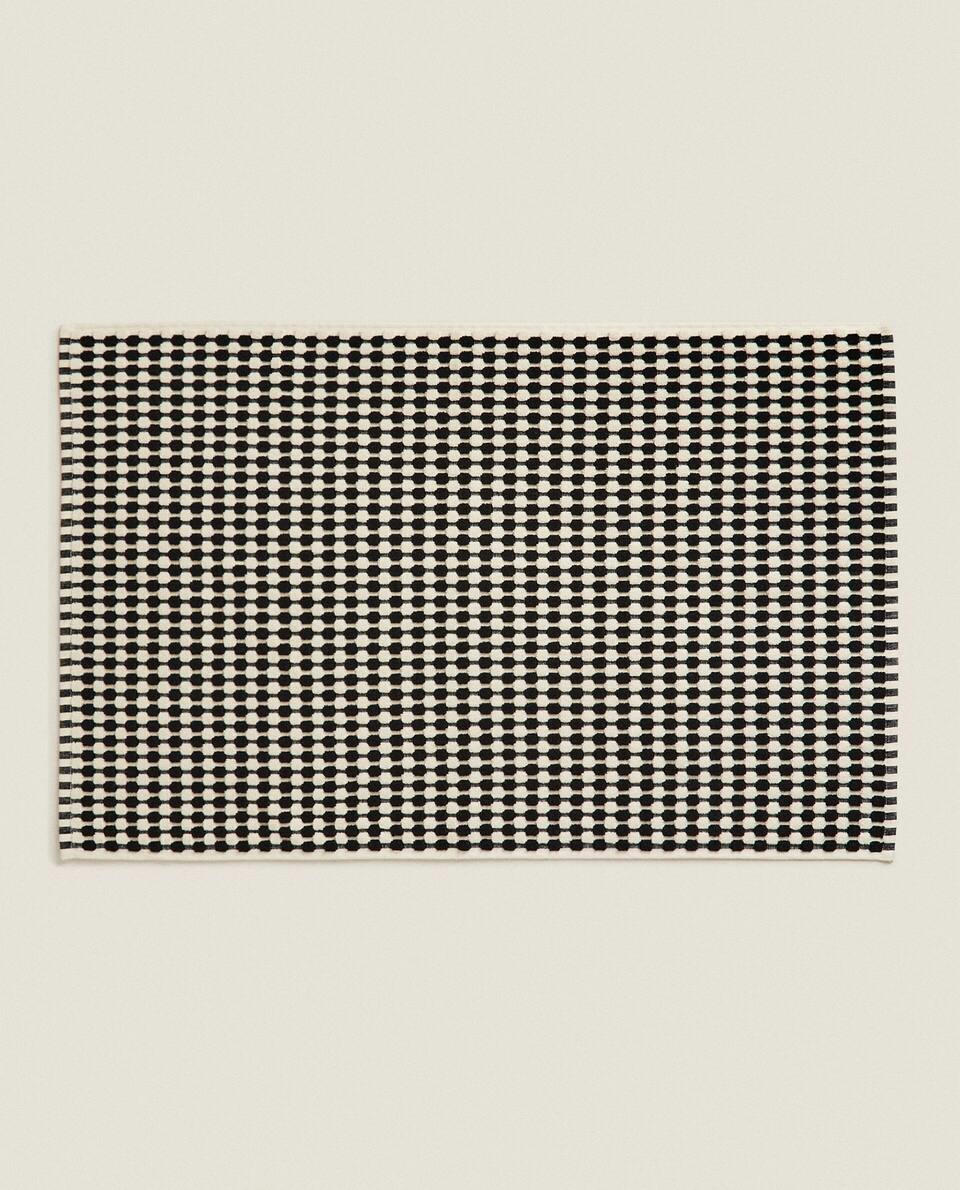 TEXTURED WAFFLE BATH MAT