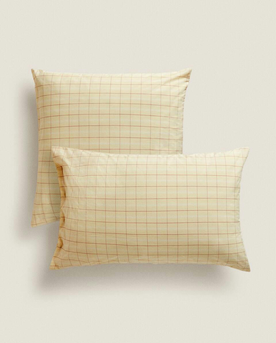 CHECKED PILLOWCASE