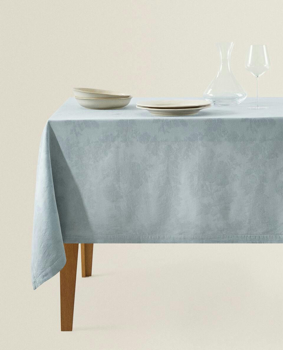 FLORAL JACQUARD TABLECLOTH