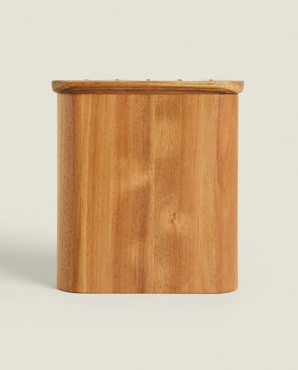 WOODEN KNIFE HOLDER WITH HANDLE