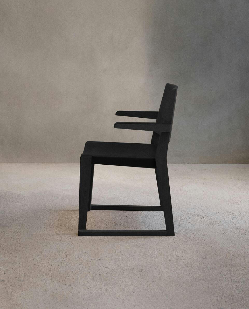 CHAIR 01