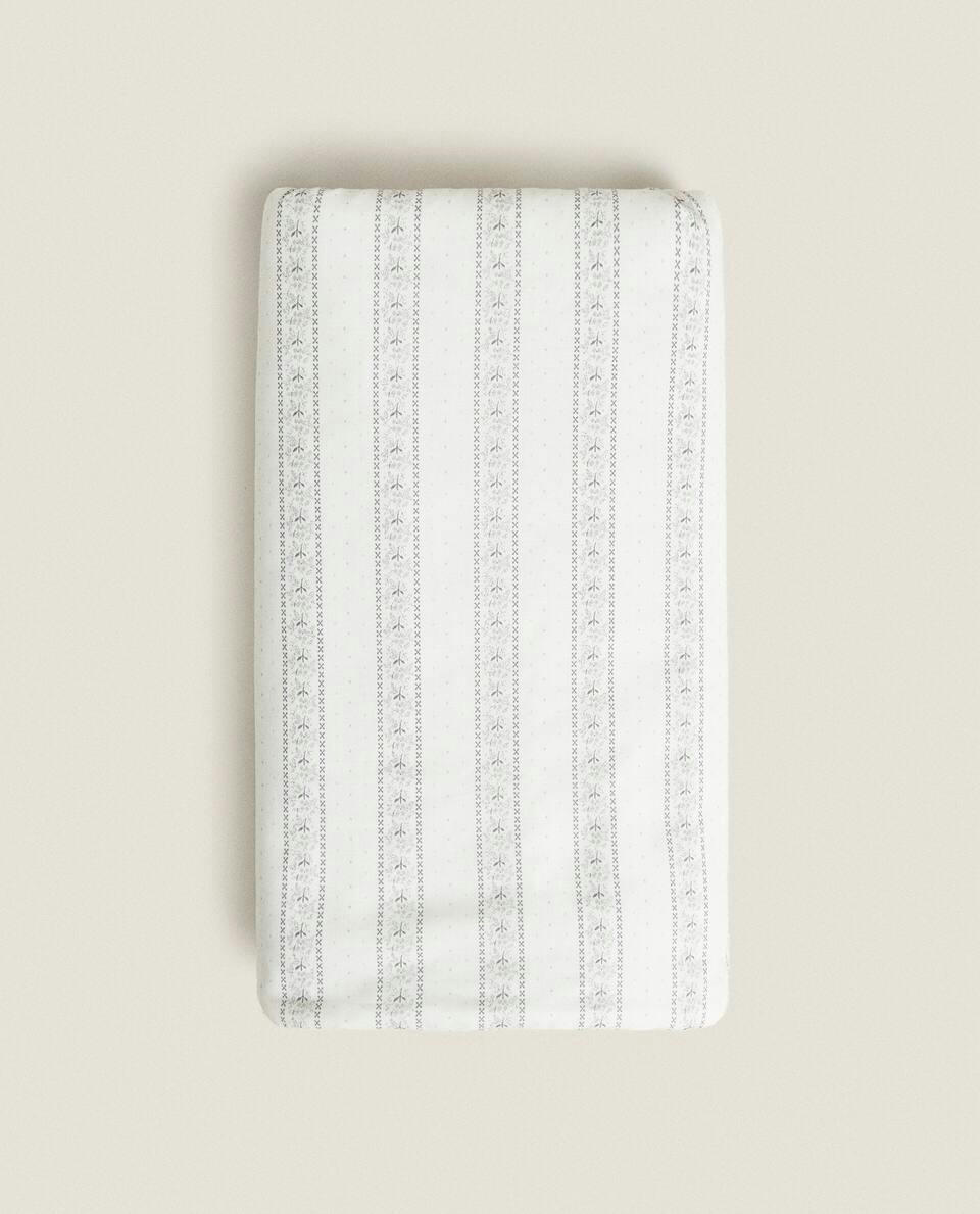 TOWEL WITH FLORAL BORDER