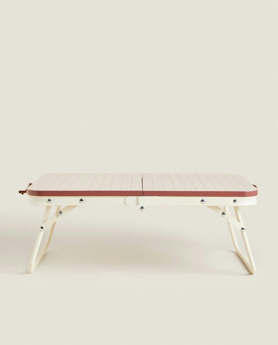 SMALL FOLDABLE TABLE CASE