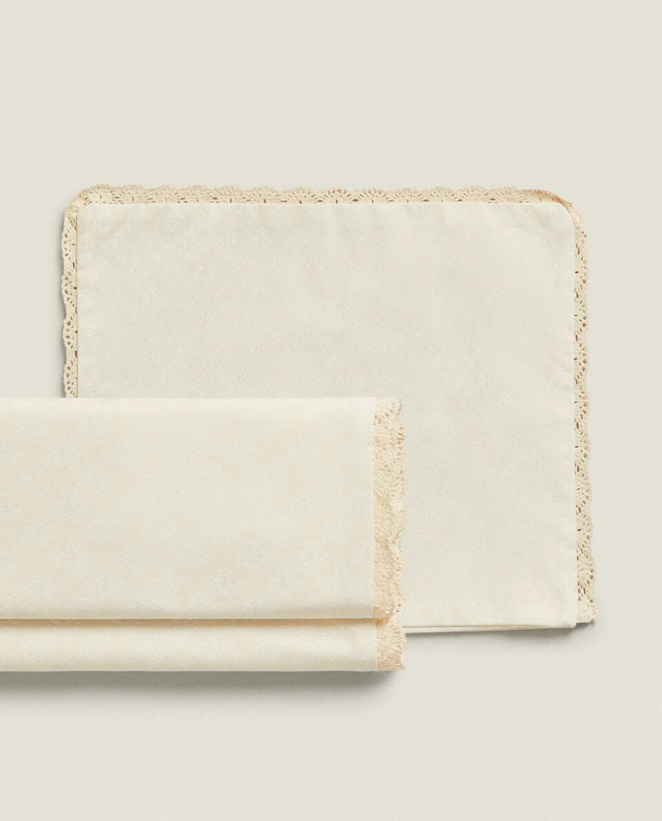 CHILDREN’S FLAT SHEET AND PILLOWCASE SET WITH LACE TRIM