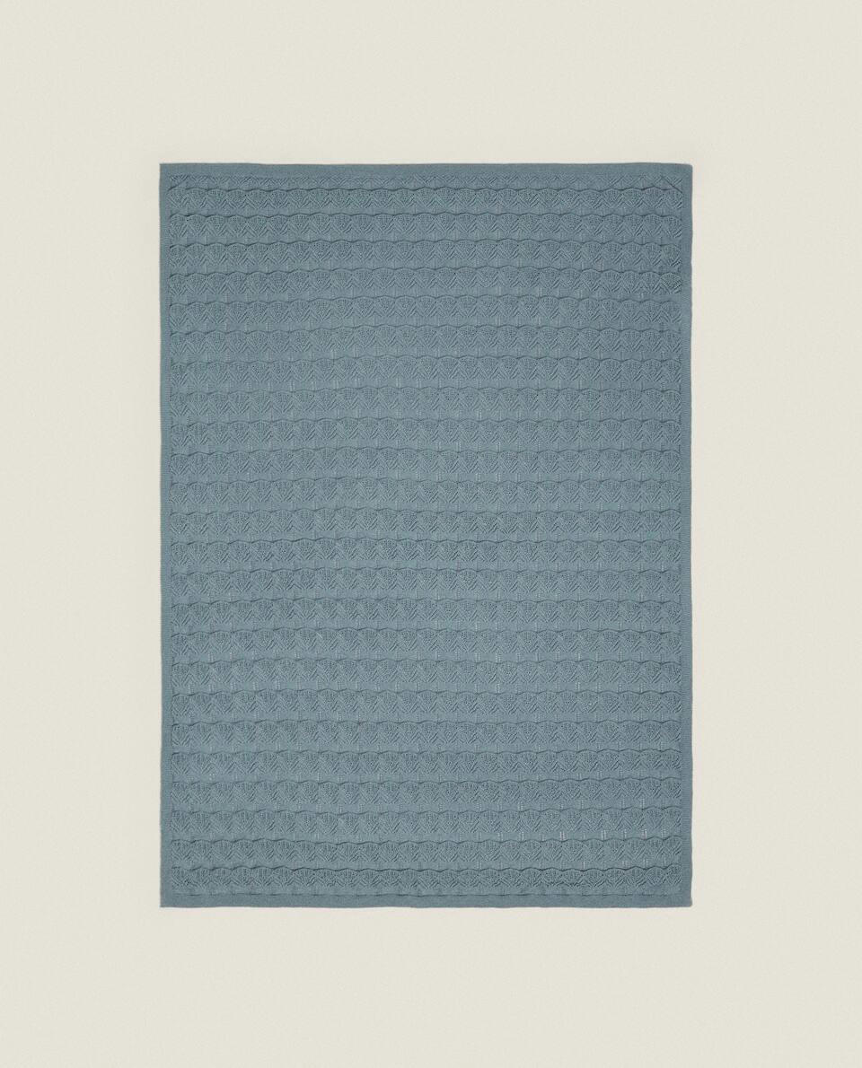 CHILDREN’S OPEN-KNIT COTTON BLANKET
