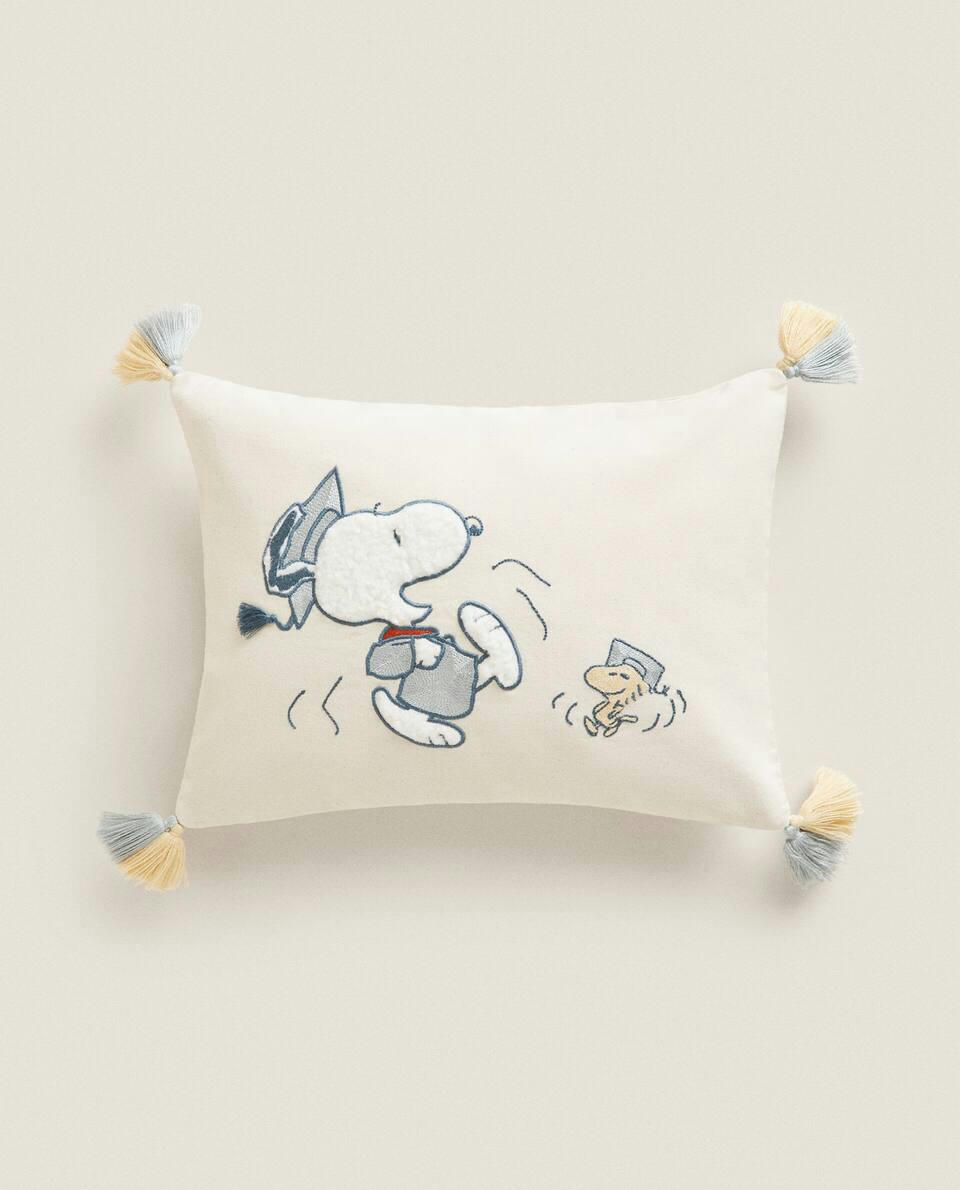 PEANUTS? CUSHION COVER WITH TASSELS
