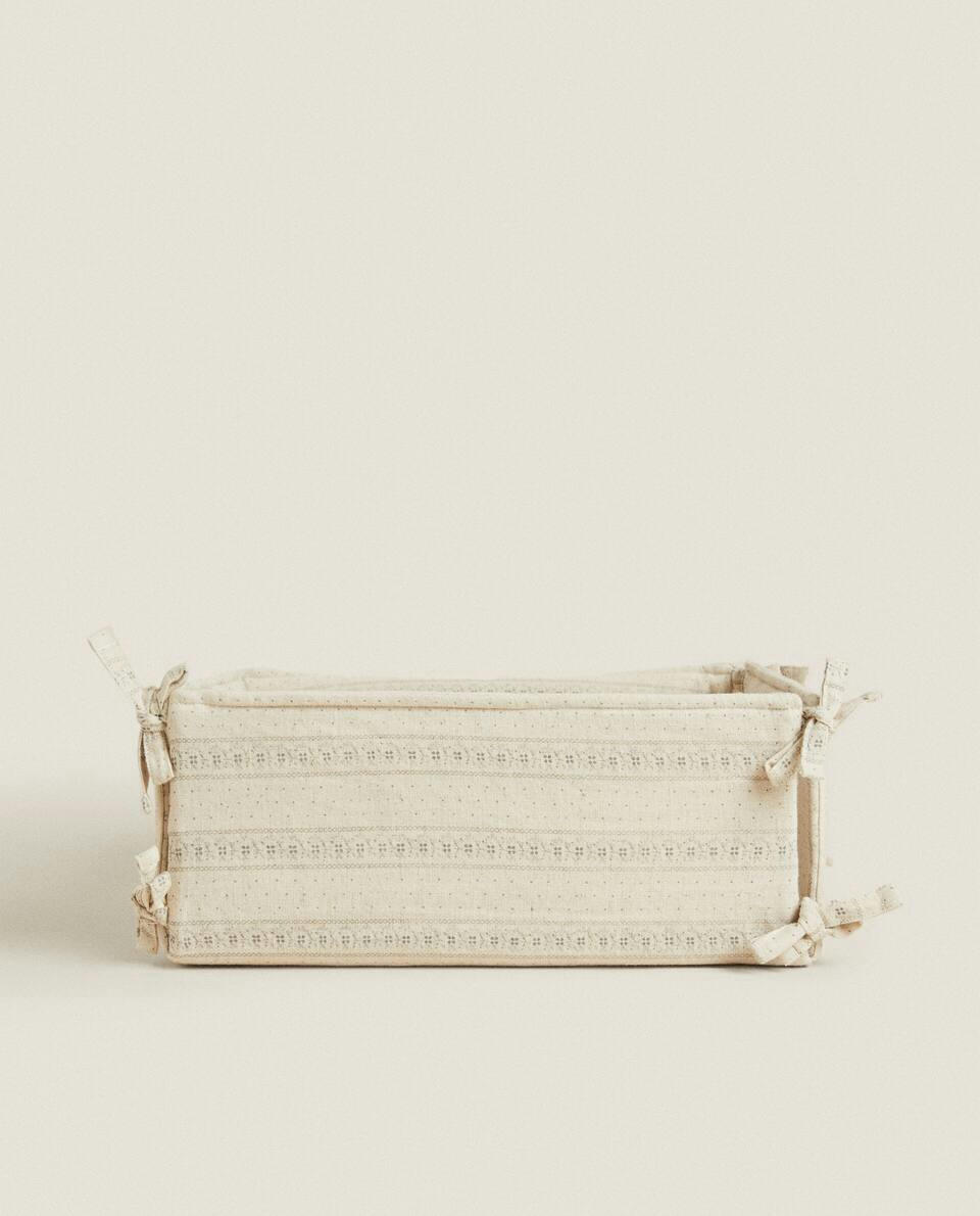 LINEN ORGANISER WITH BORDER