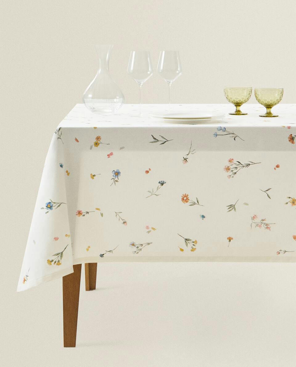 FLORAL PRINT TABLECLOTH