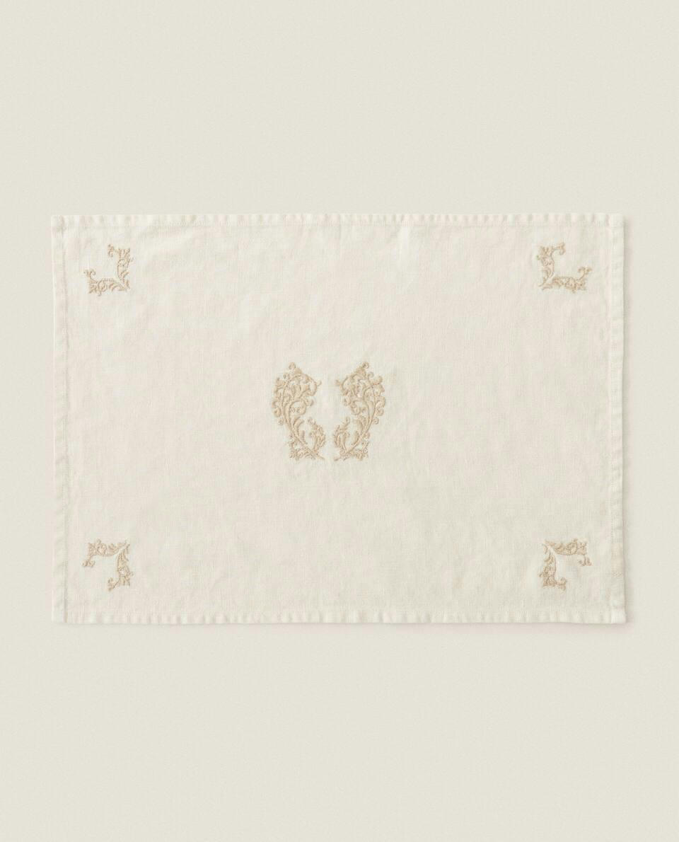 EMBROIDERED LINEN PLACEMAT