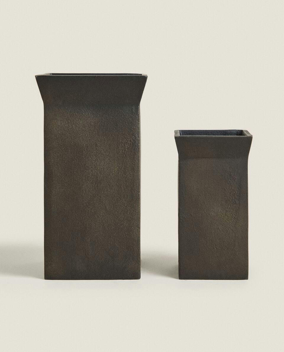 DARK METAL VASE