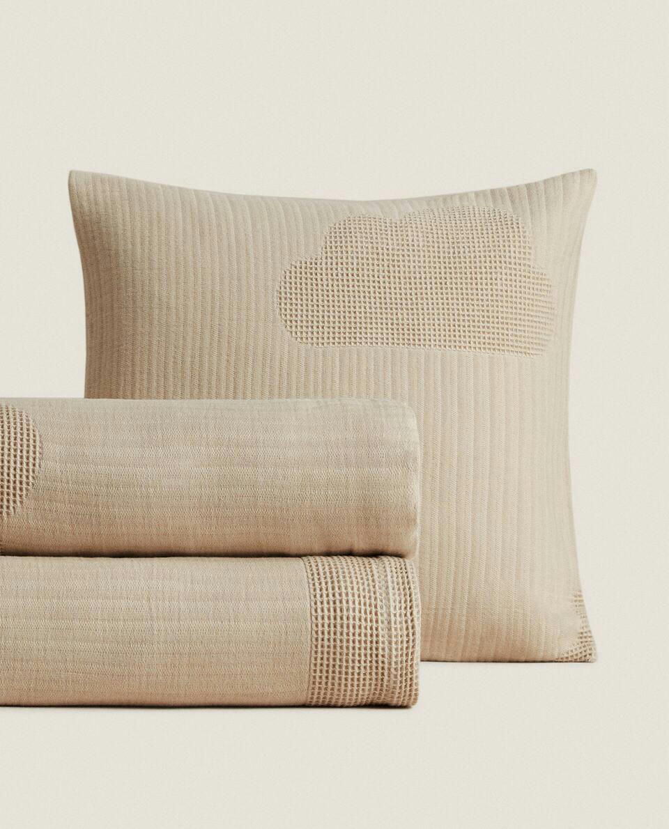 CLOUD PATTERN BEDSPREAD