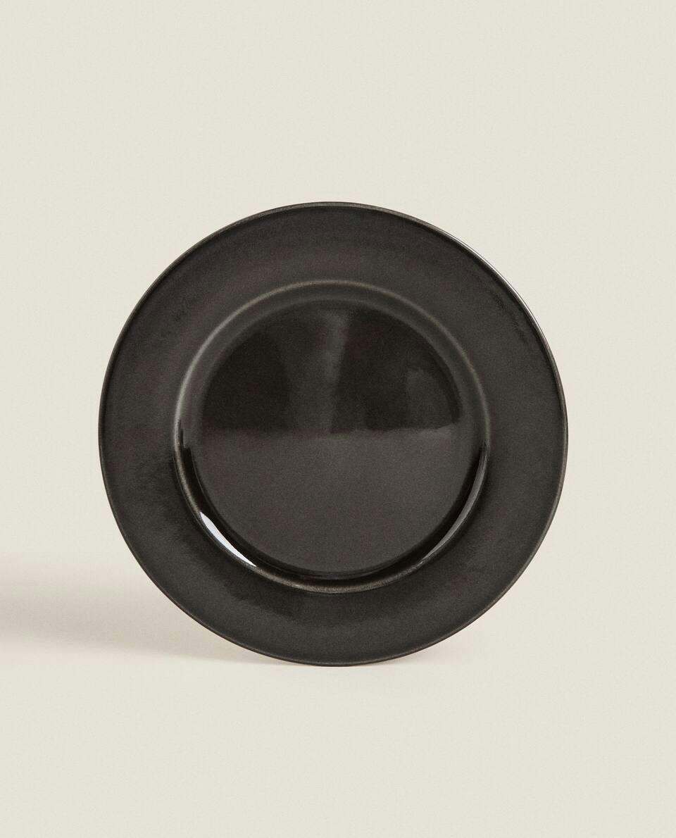 BLACK STONEWARE TABLEWARE
