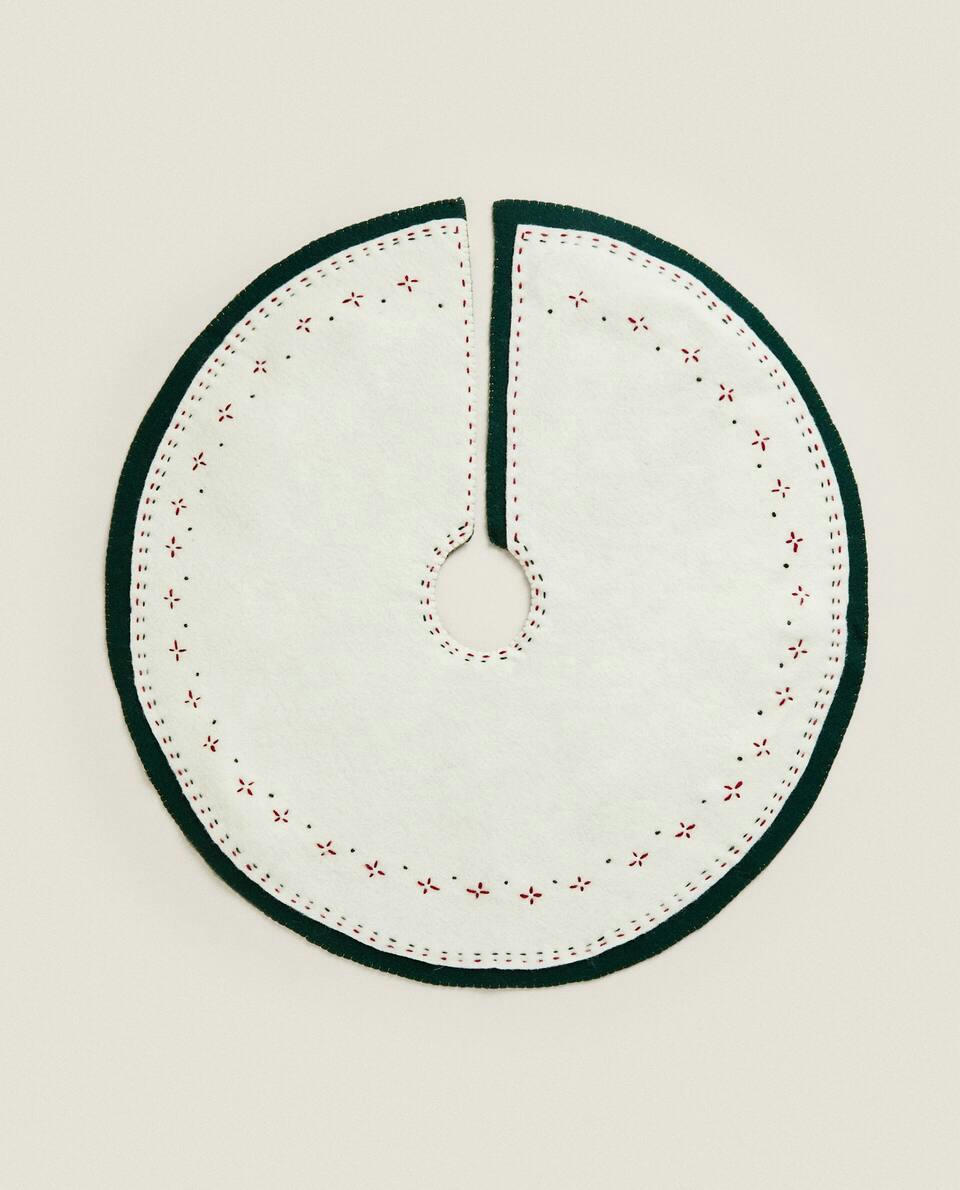 FELT TREE STAND CHRISTMAS DECORATION