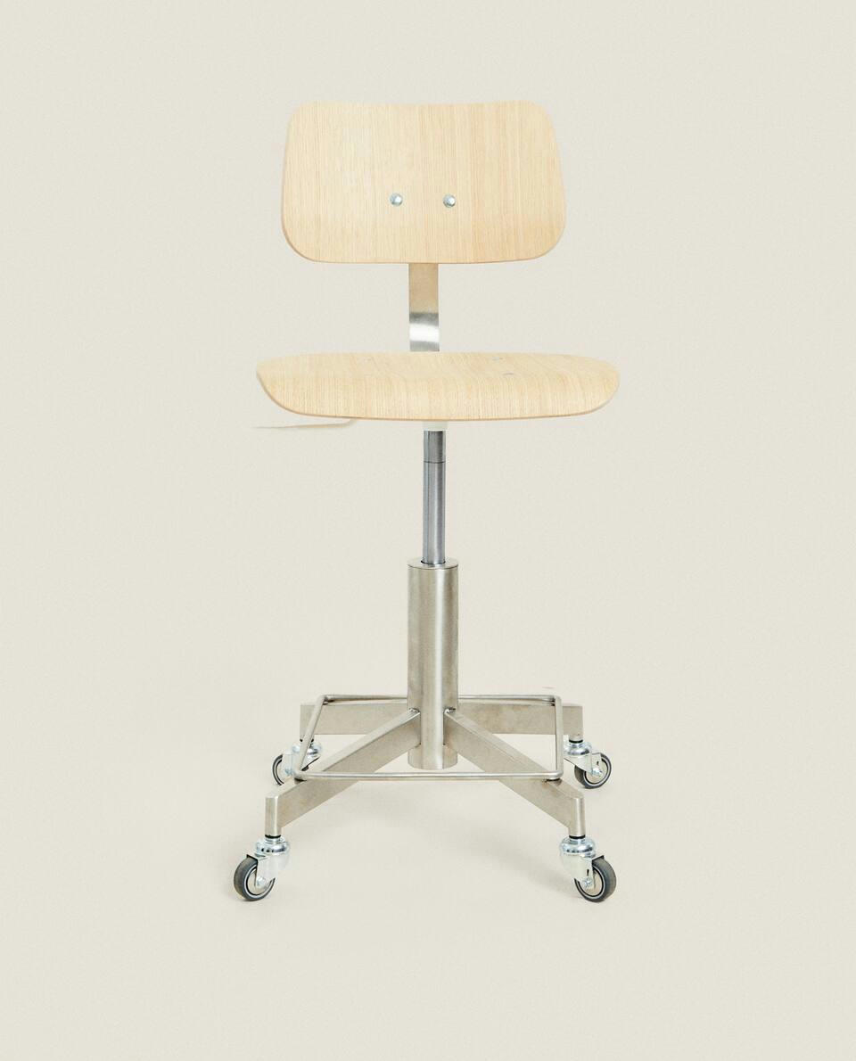 ADJUSTABLE DESK CHAIR