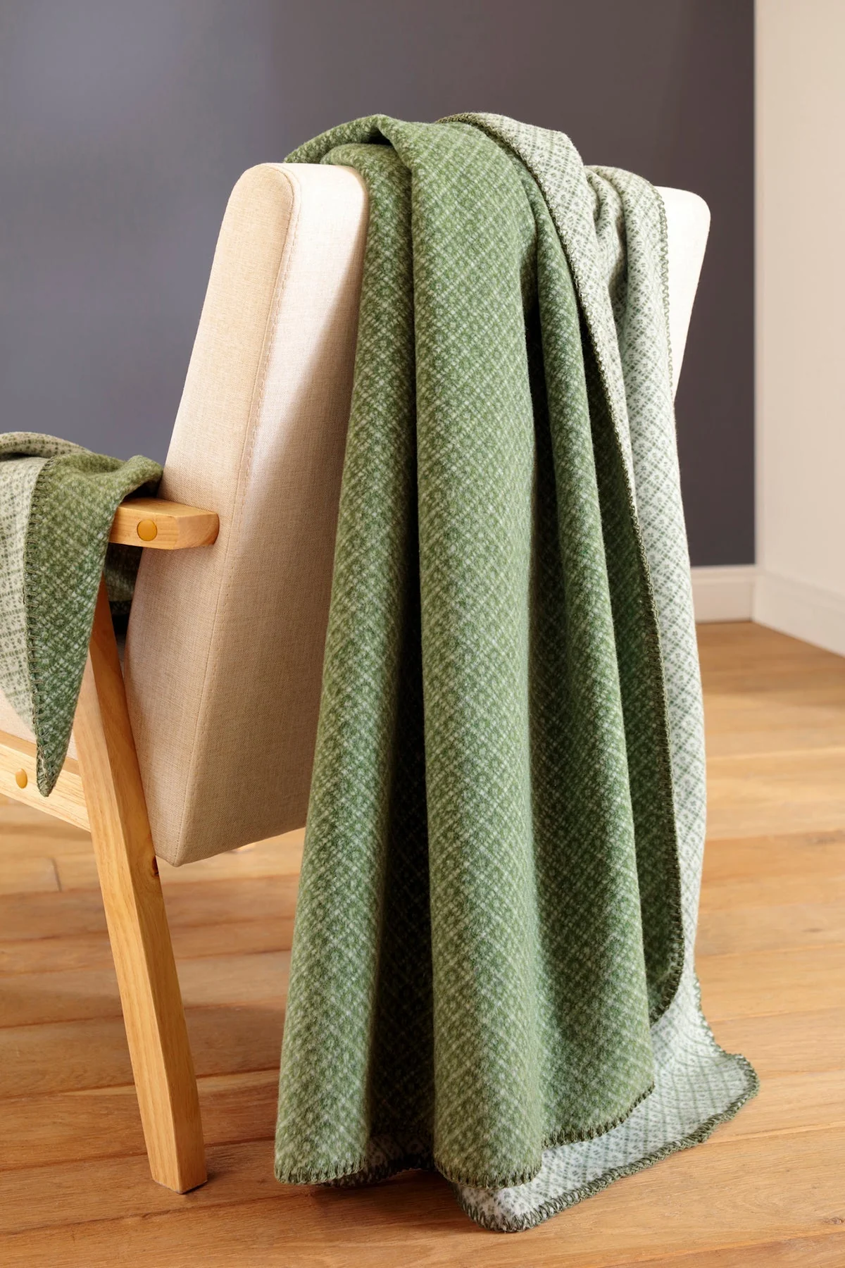 Recover Tiny Diamond Throw 150x200cm in Green