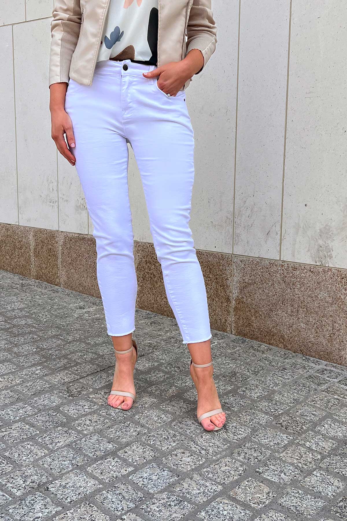 Frayed Hem Jeans in White