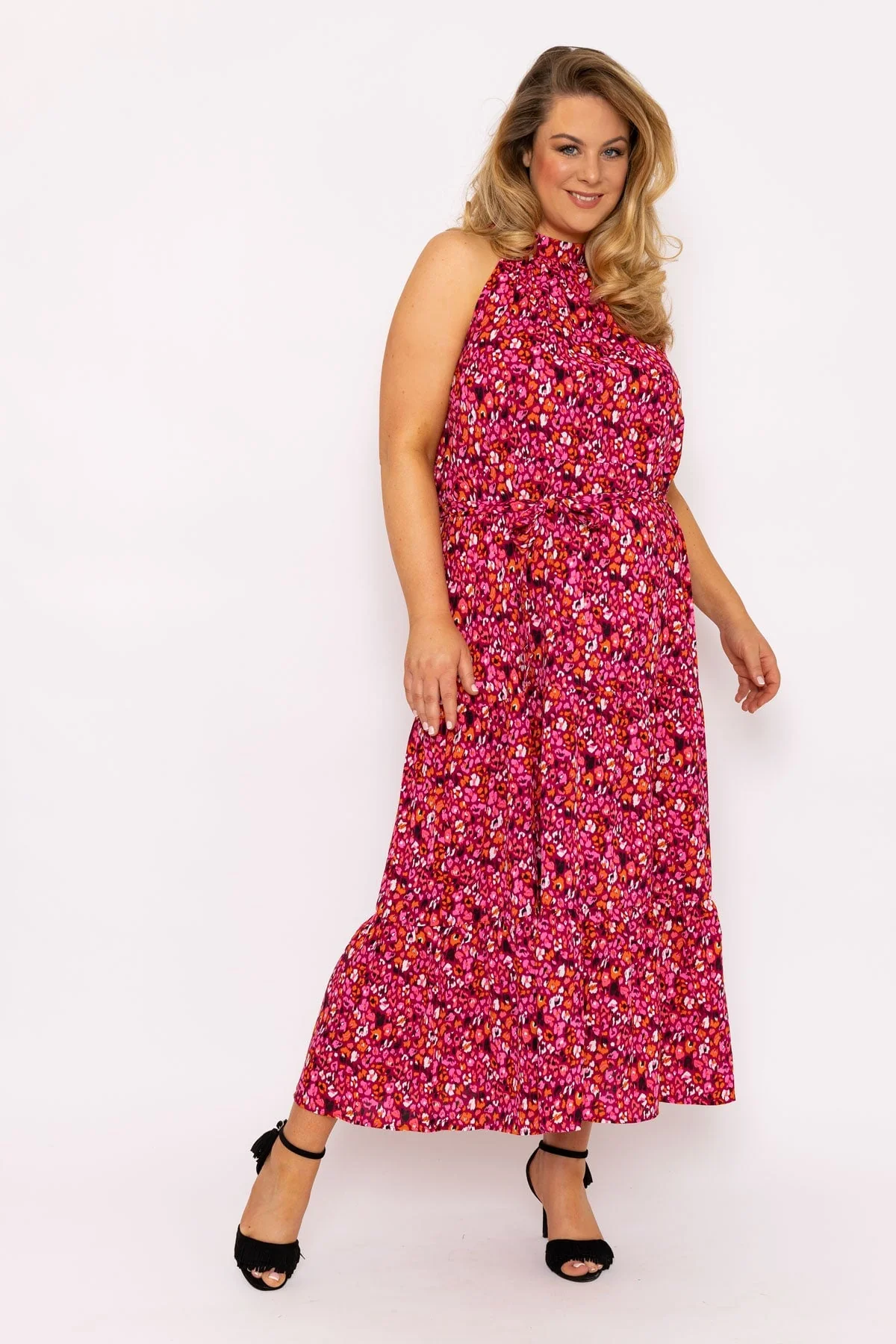 Curve - Halter Neck Maxi Dress in Red Print