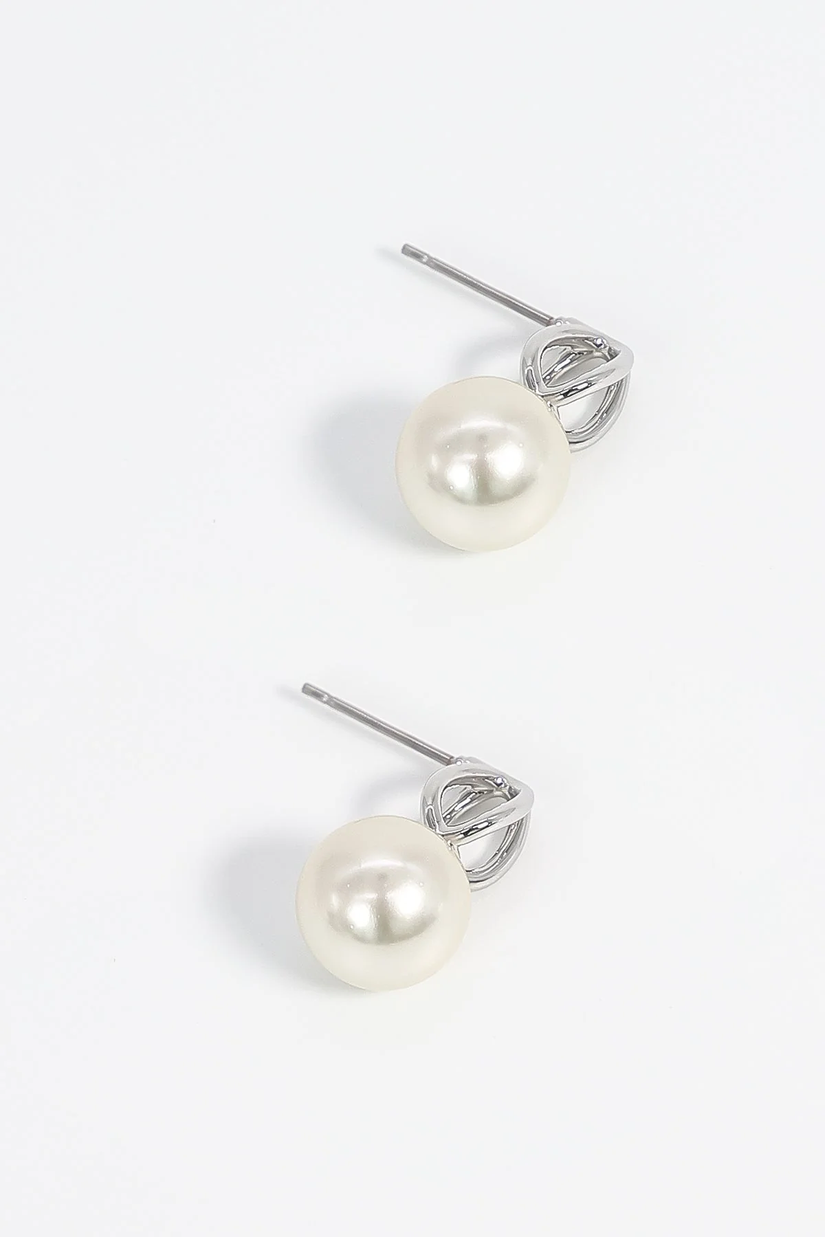 Pearl Earrings in Silver