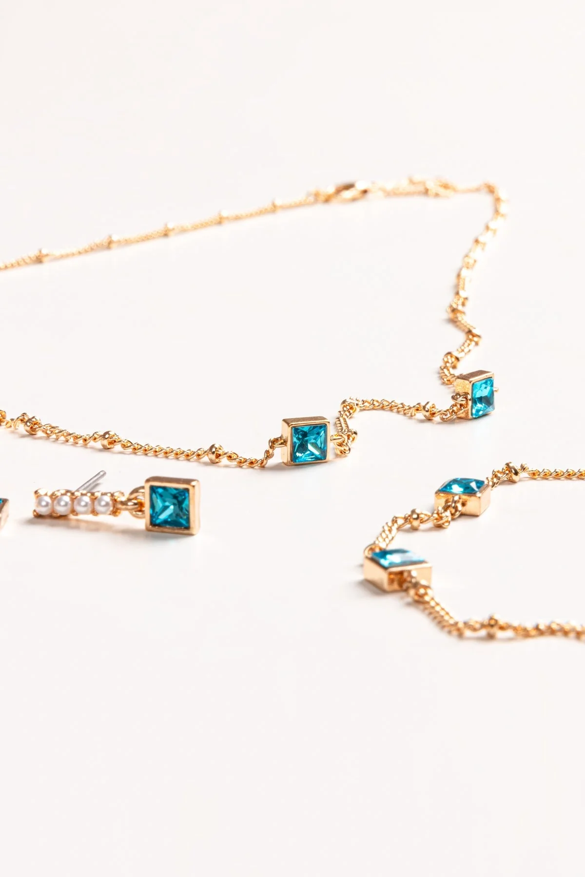 Chain with Aqua Square Detailing