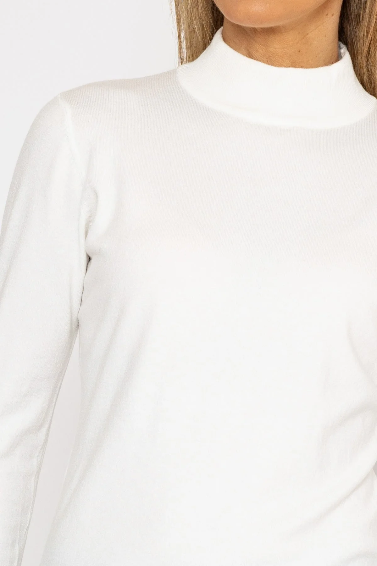 Turtleneck Knit in White