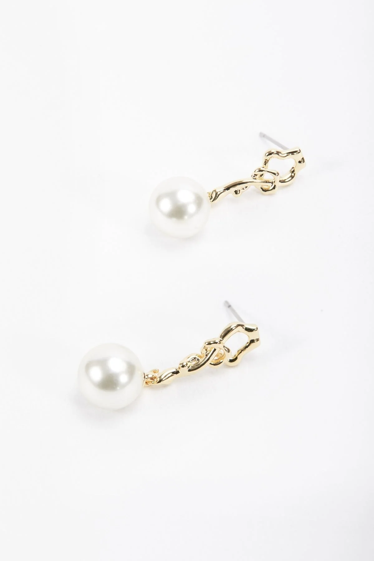 Gold Tone Drop Pearl Earring