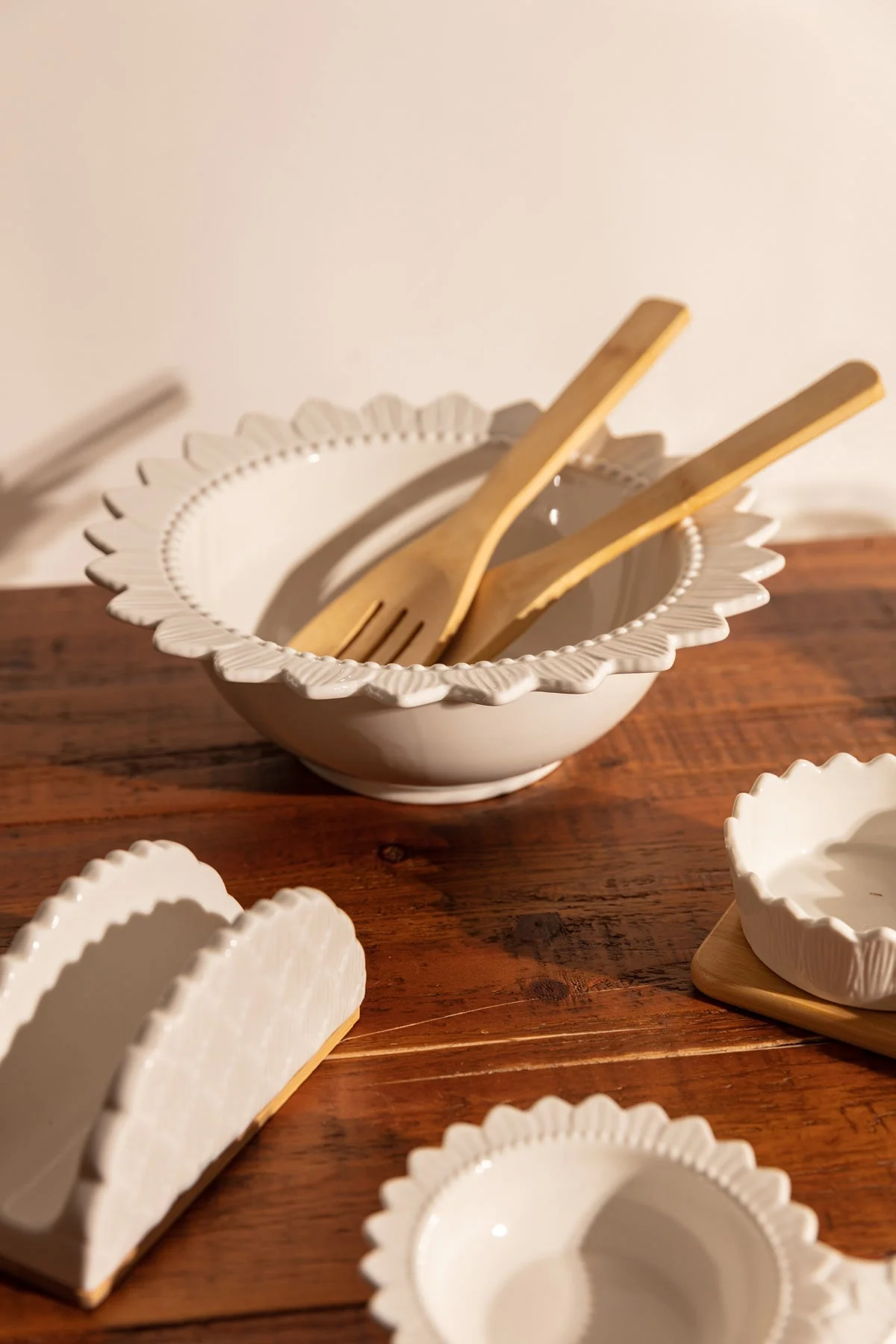 White Ceramic Salad Bowl Serving Set