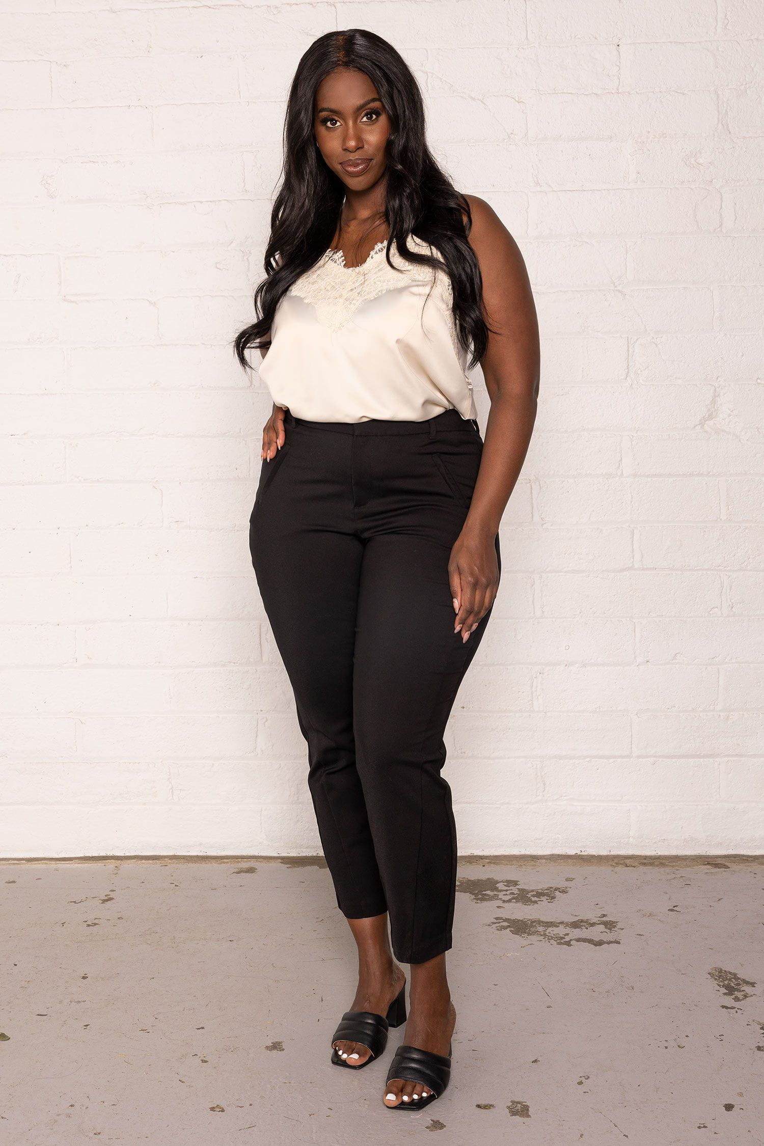 Curve - Gloria Ankle Pants in Black