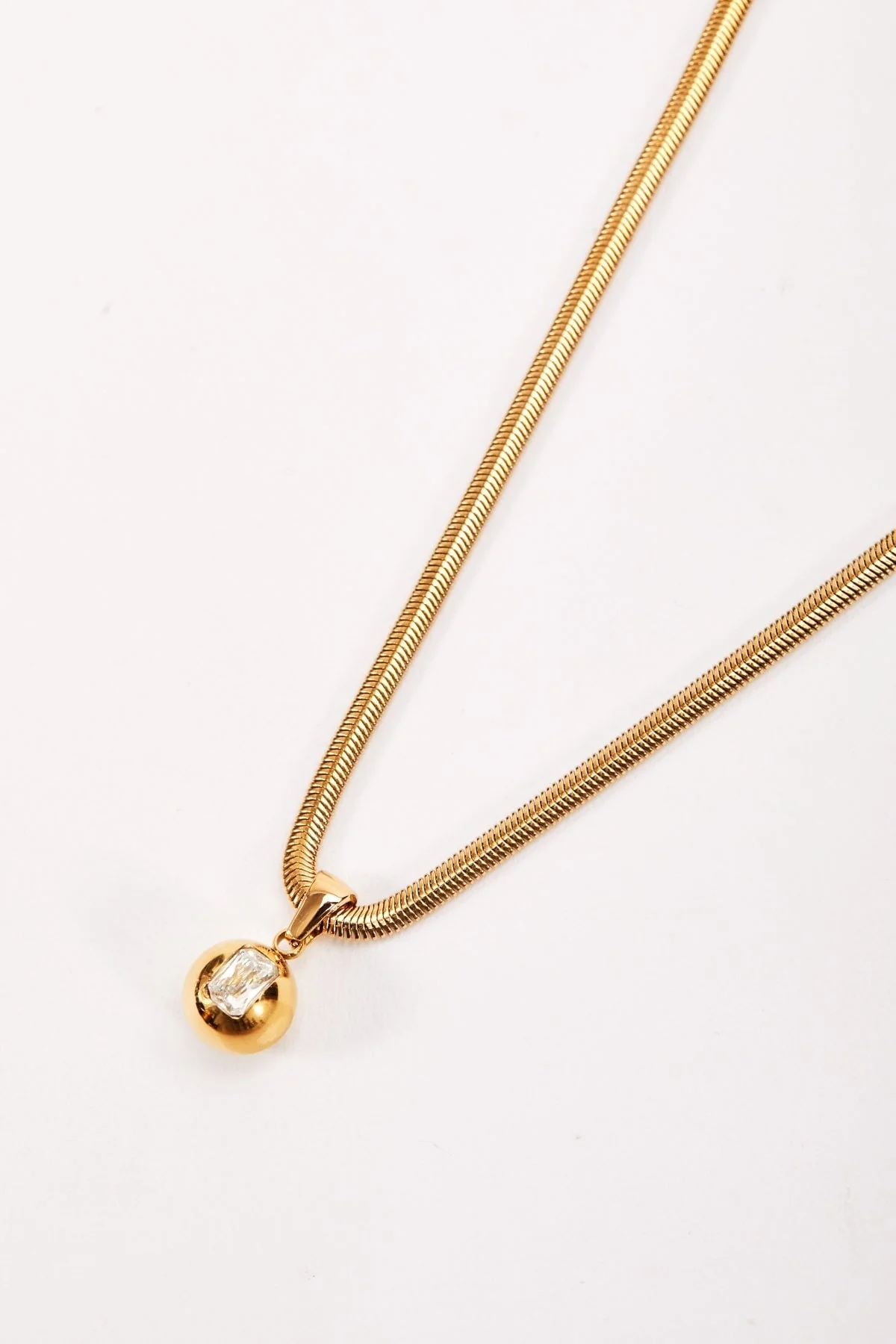 Gold Tone Pendant Necklace