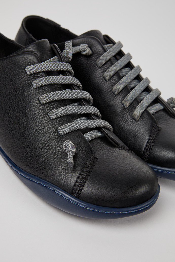 Zapato negro para mujer