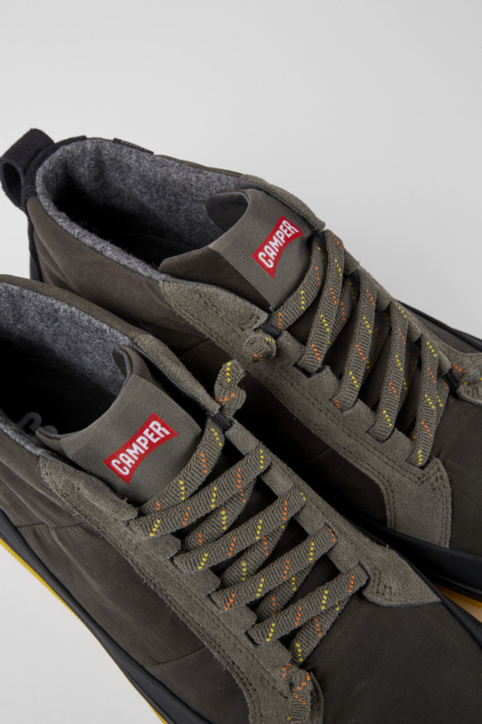 Zapatos de nobuk y tejido reciclado en color verde