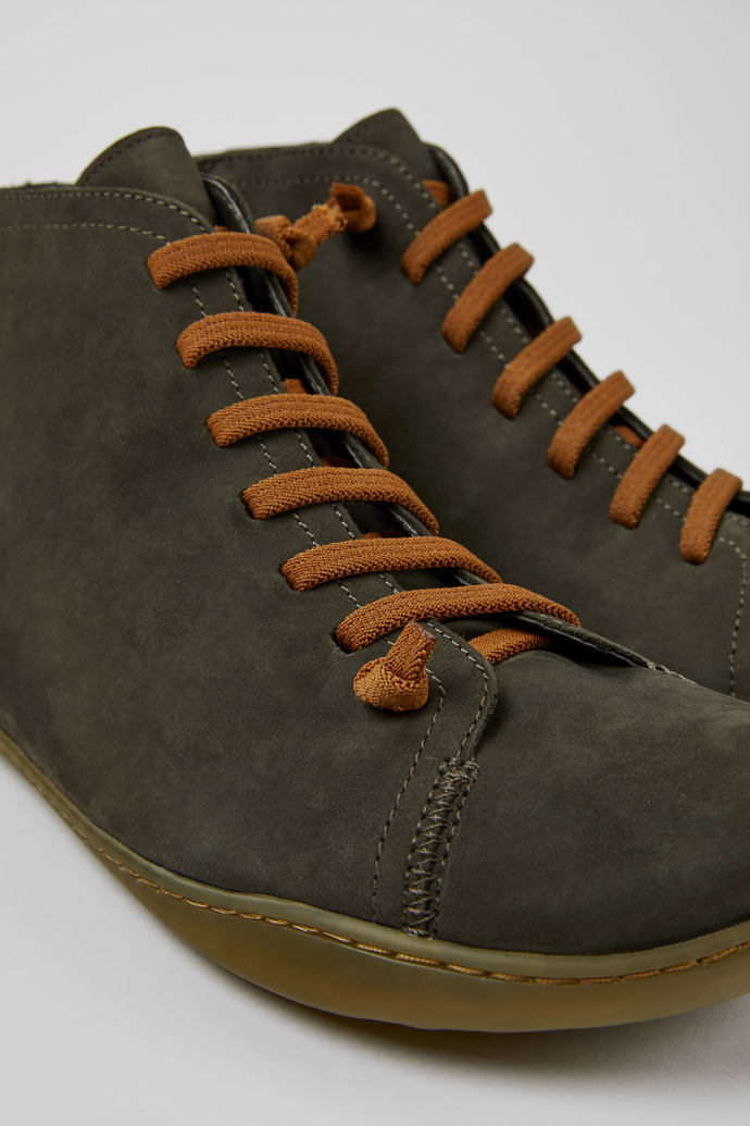 Bot&iacute;n verde para hombre