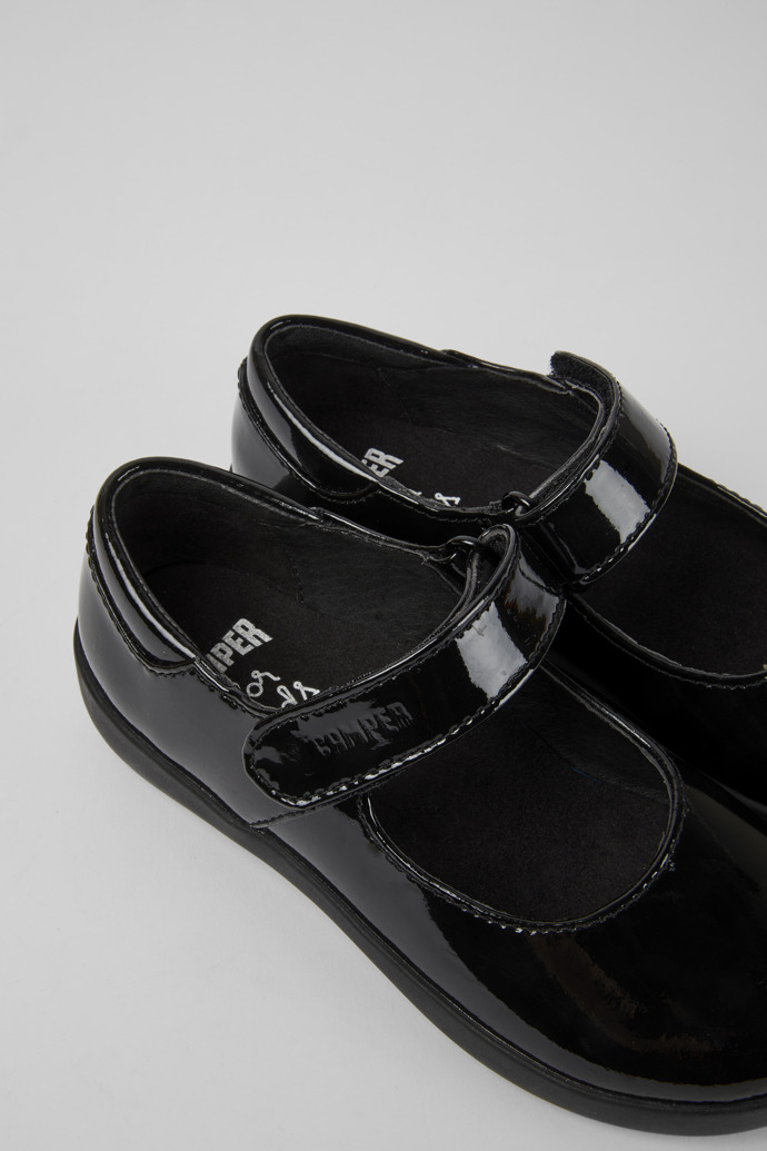 Zapatos de piel de charol en color negro